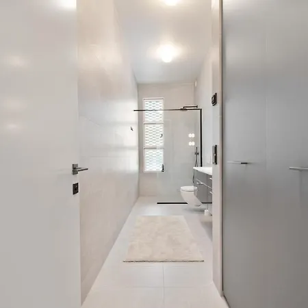 Apartment Stylish & Comfy Center Oasis