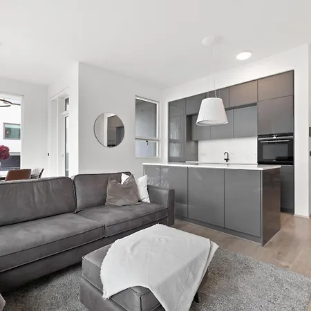 Stylish & Comfy Center Oasis