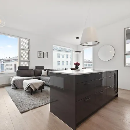 Apartment Stylish & Comfy Center Oasis *