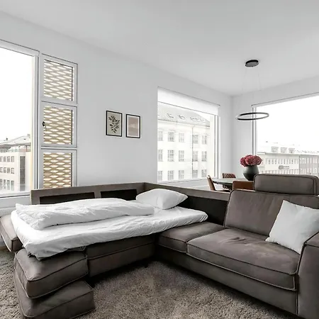 Stylish & Comfy Center Oasis *